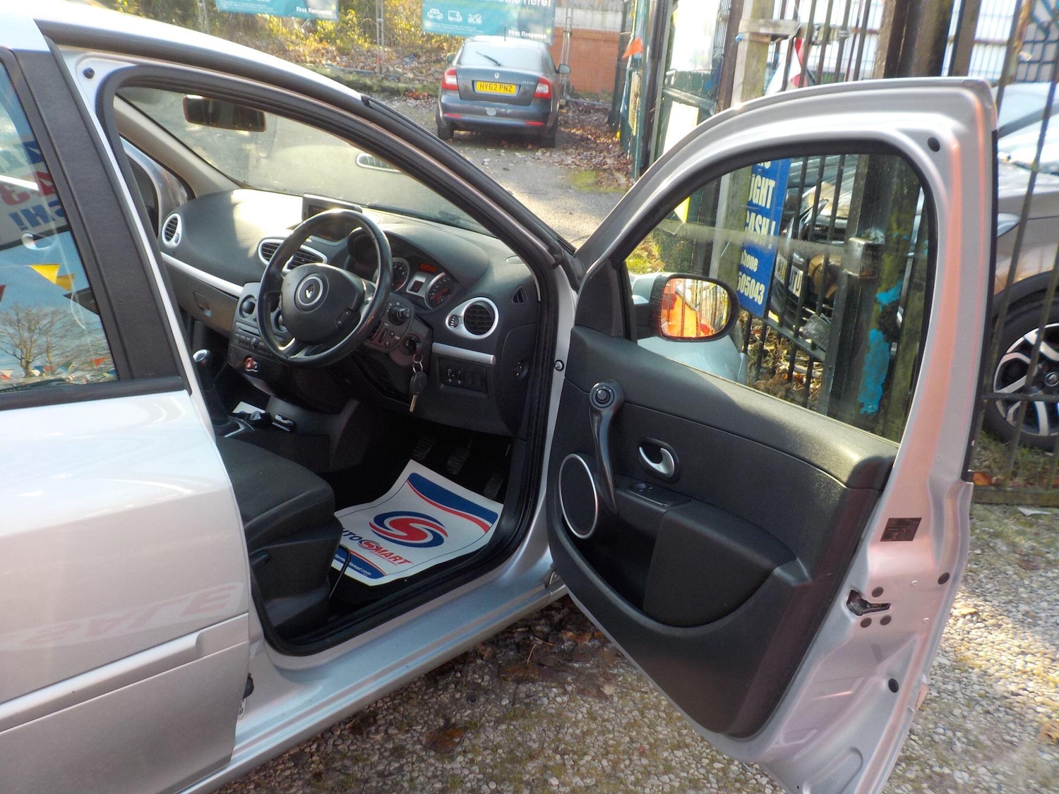 Used Renault Clio 2010 for sale - 76667297: Photo 17