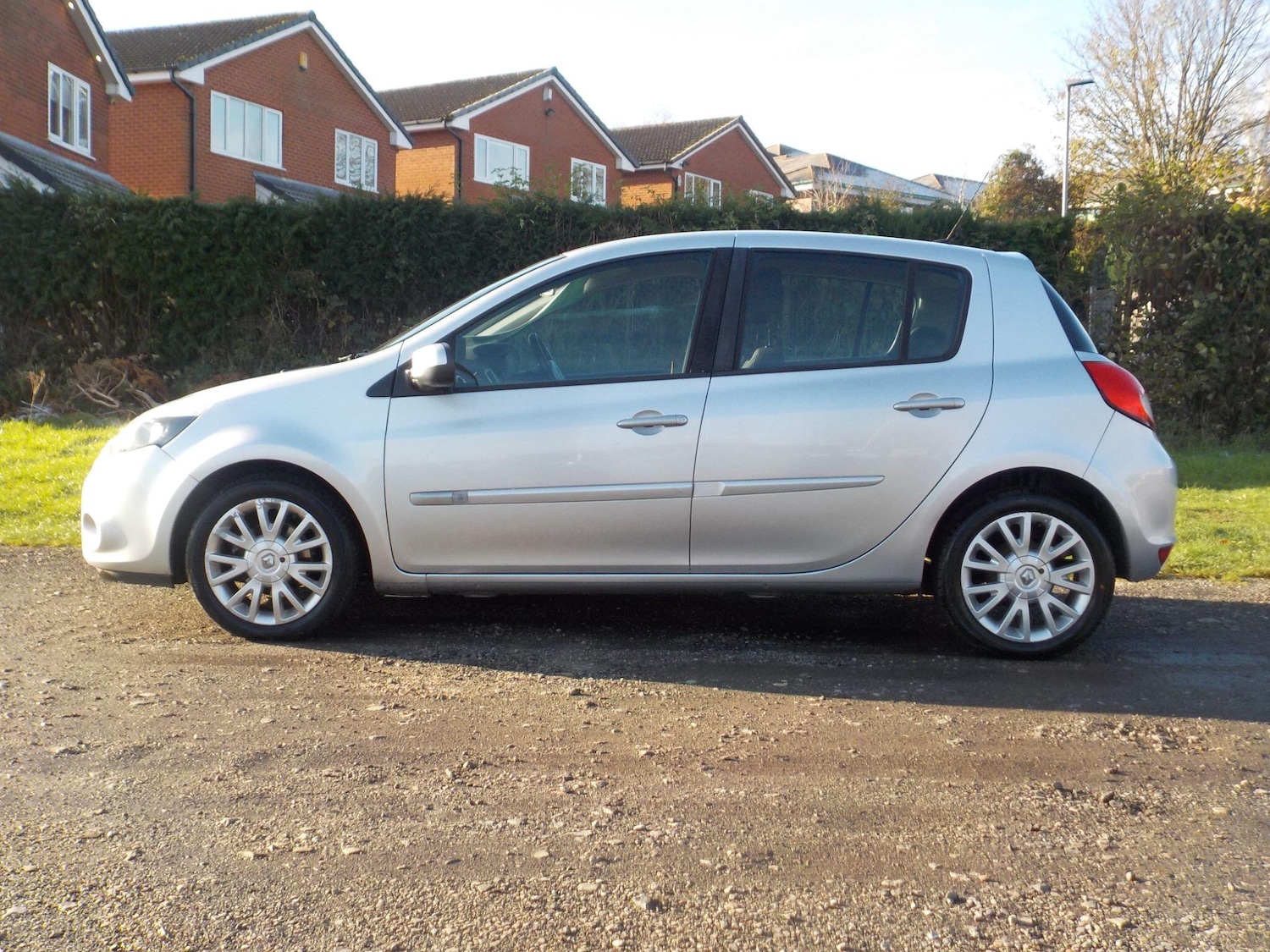 Used Renault Clio 2010 for sale - 76667297: Photo 2