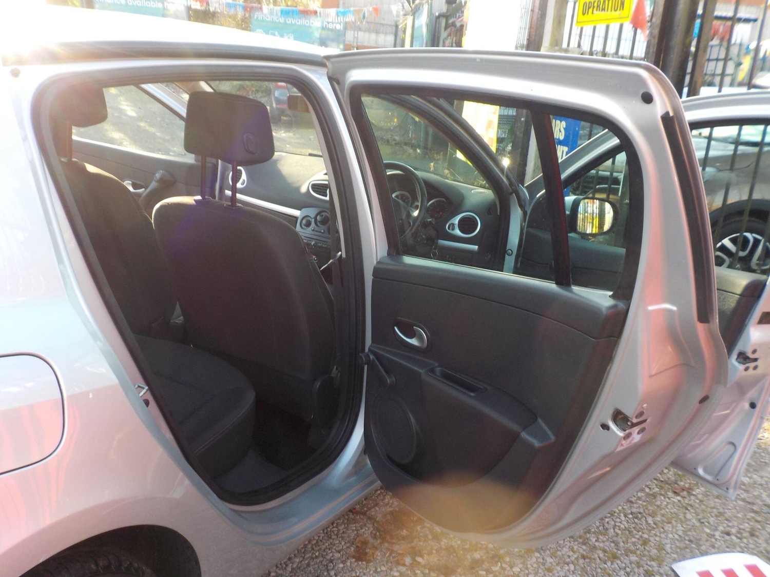 Used Renault Clio 2010 for sale - 76667297: Photo 20