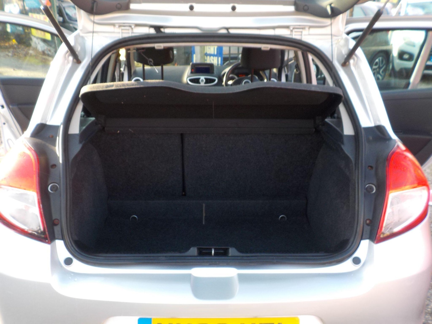 Used Renault Clio 2010 for sale - 76667297: Photo 21