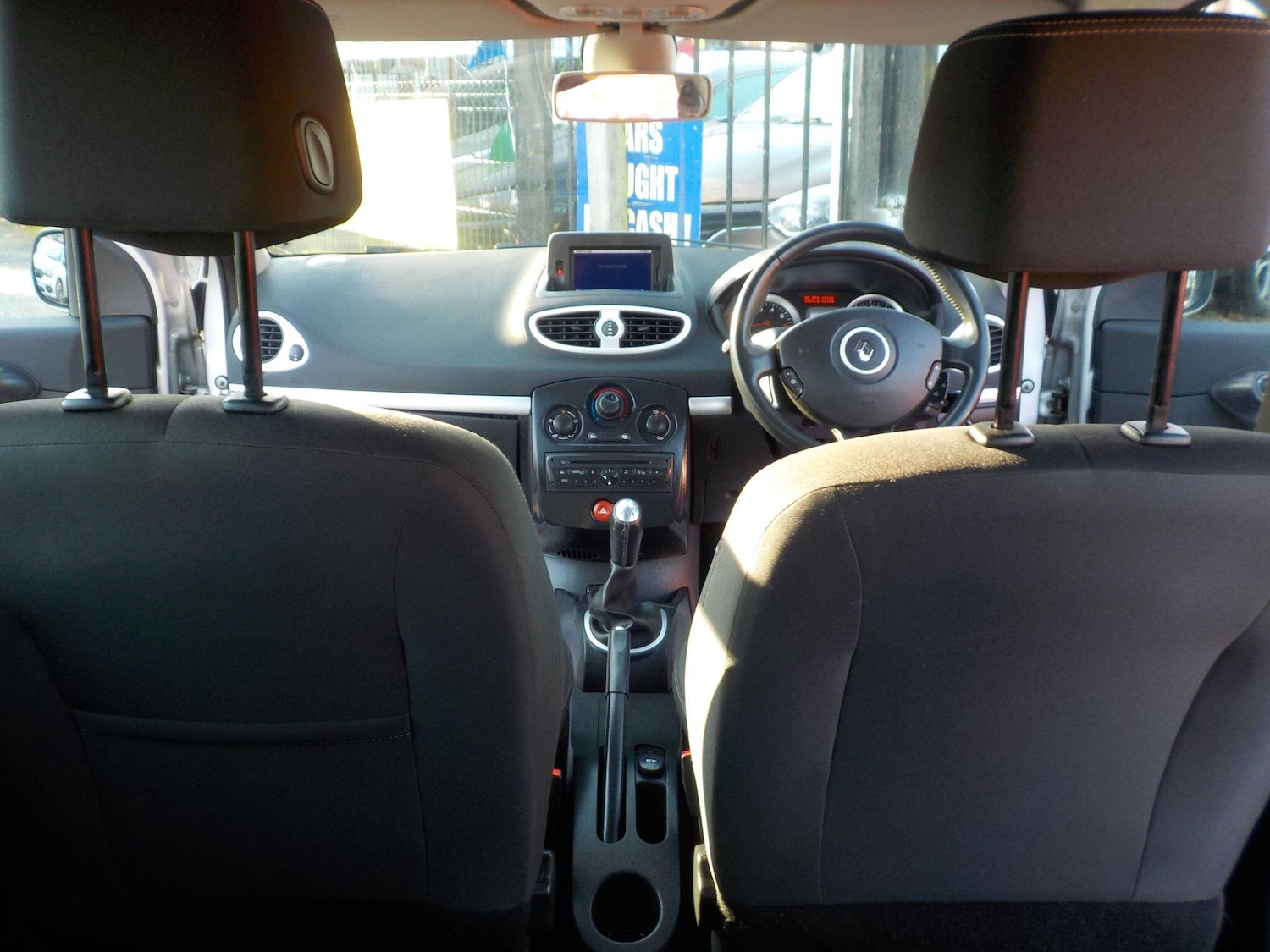 Used Renault Clio 2010 for sale - 76667297: Photo 22