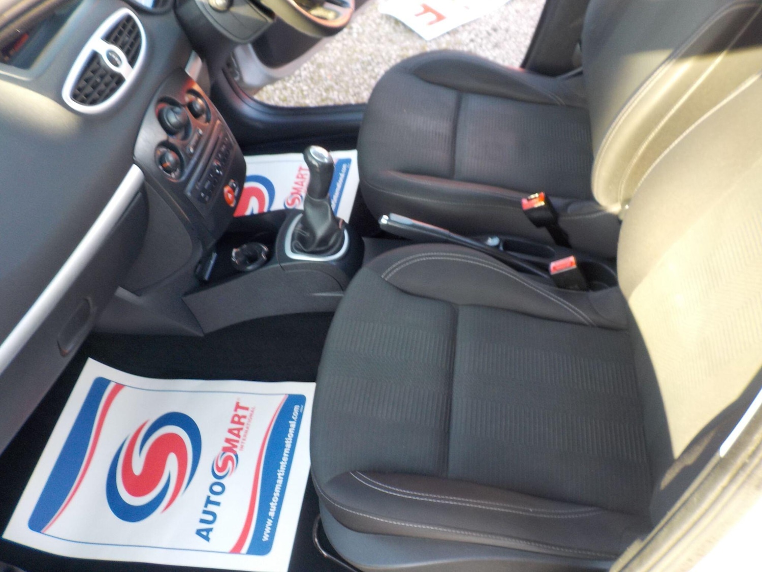 Used Renault Clio 2010 for sale - 76667297: Photo 27