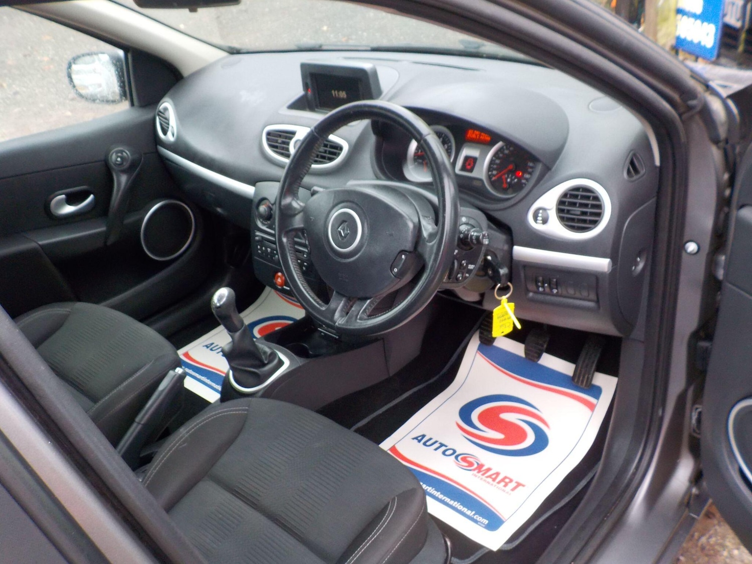 Used Renault Clio 2011 for sale - 76667023: Photo 10