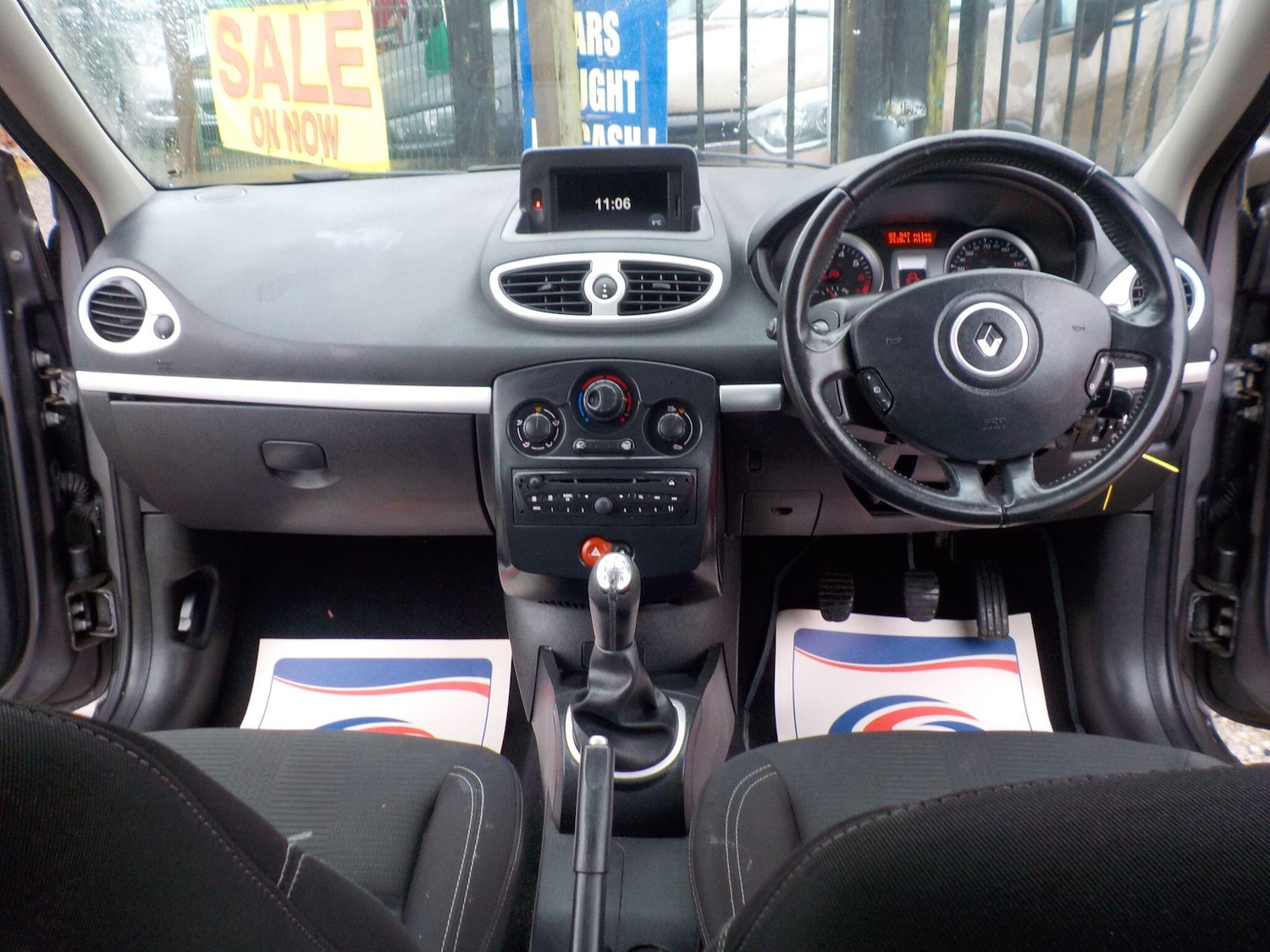 Used Renault Clio 2011 for sale - 76667023: Photo 12