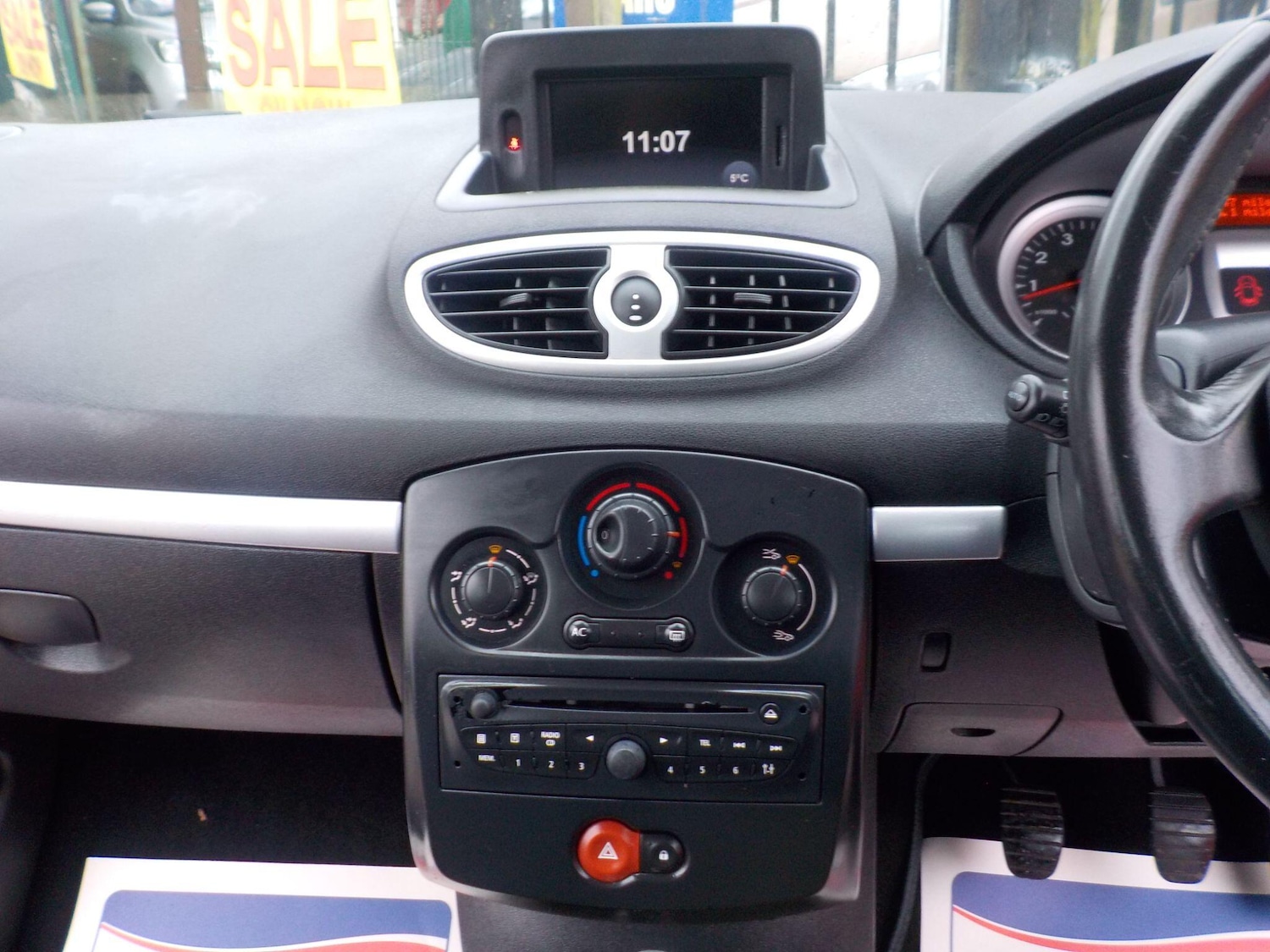 Used Renault Clio 2011 for sale - 76667023: Photo 13