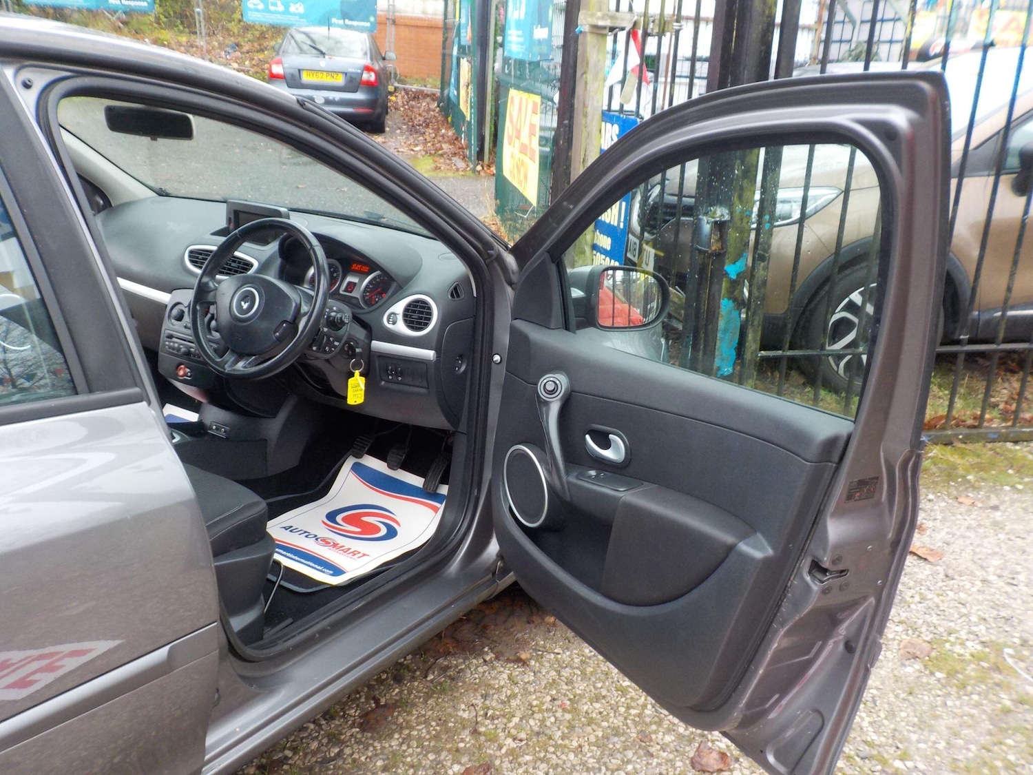 Used Renault Clio 2011 for sale - 76667023: Photo 18