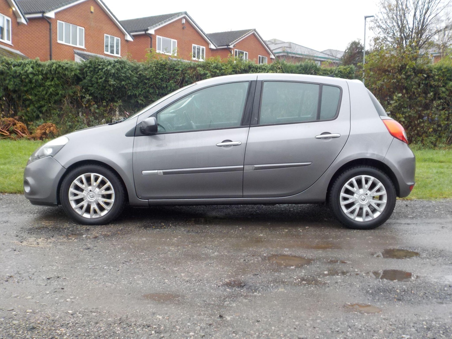 Used Renault Clio 2011 for sale - 76667023: Photo 2