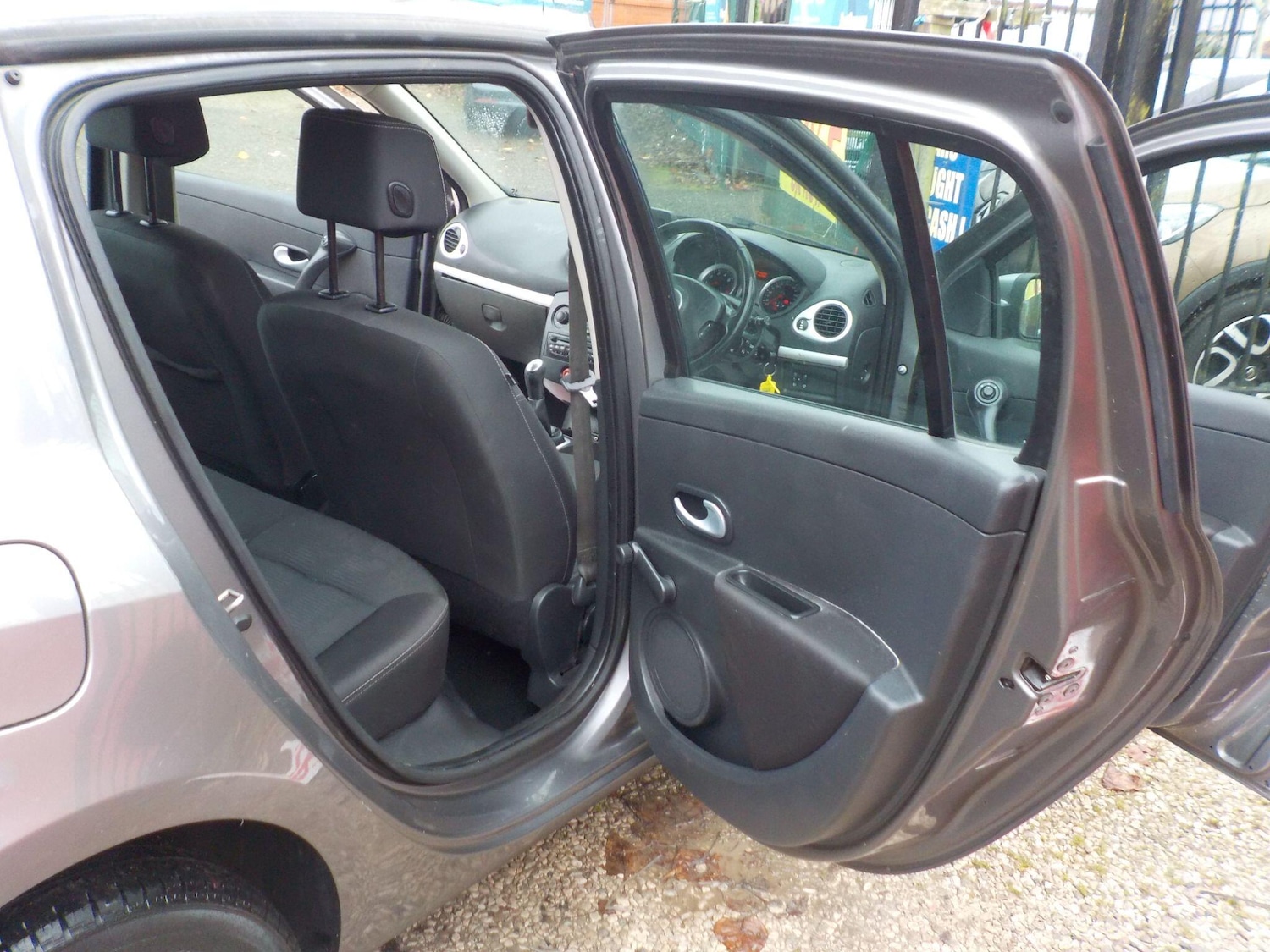 Used Renault Clio 2011 for sale - 76667023: Photo 21