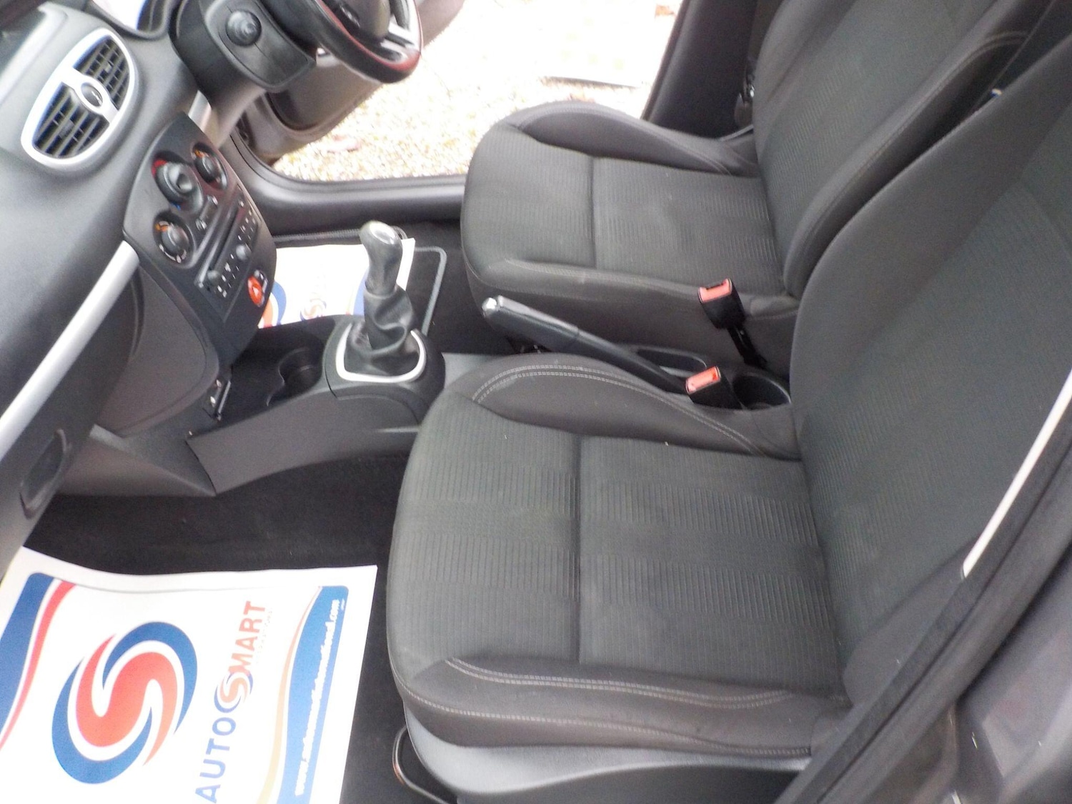 Used Renault Clio 2011 for sale - 76667023: Photo 24