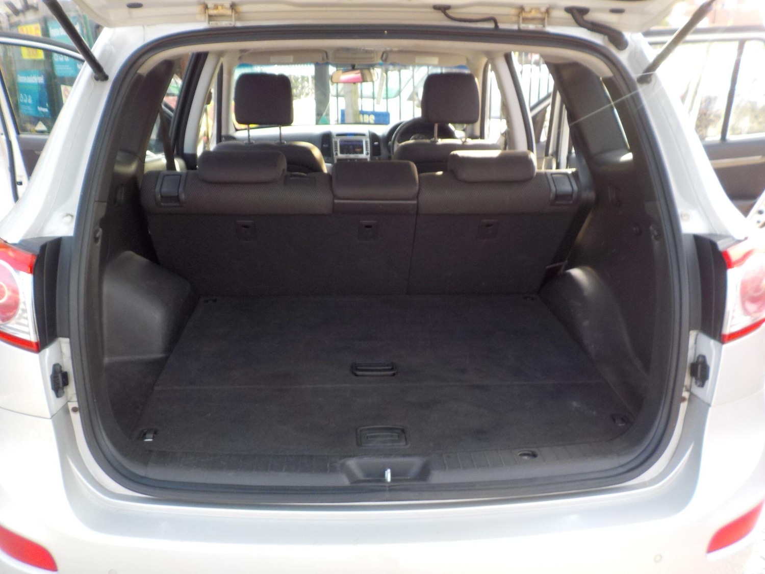 Used Hyundai Santa Fe 2010 for sale - 78171535: Photo 23