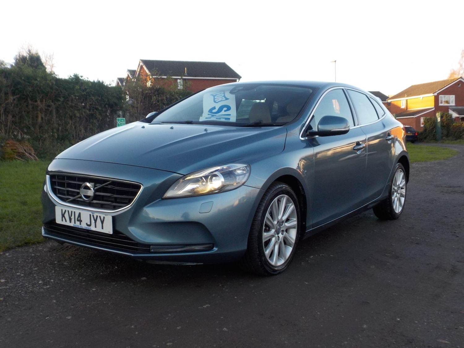 Used Volvo V40 for sale - 76700677: Photo 1