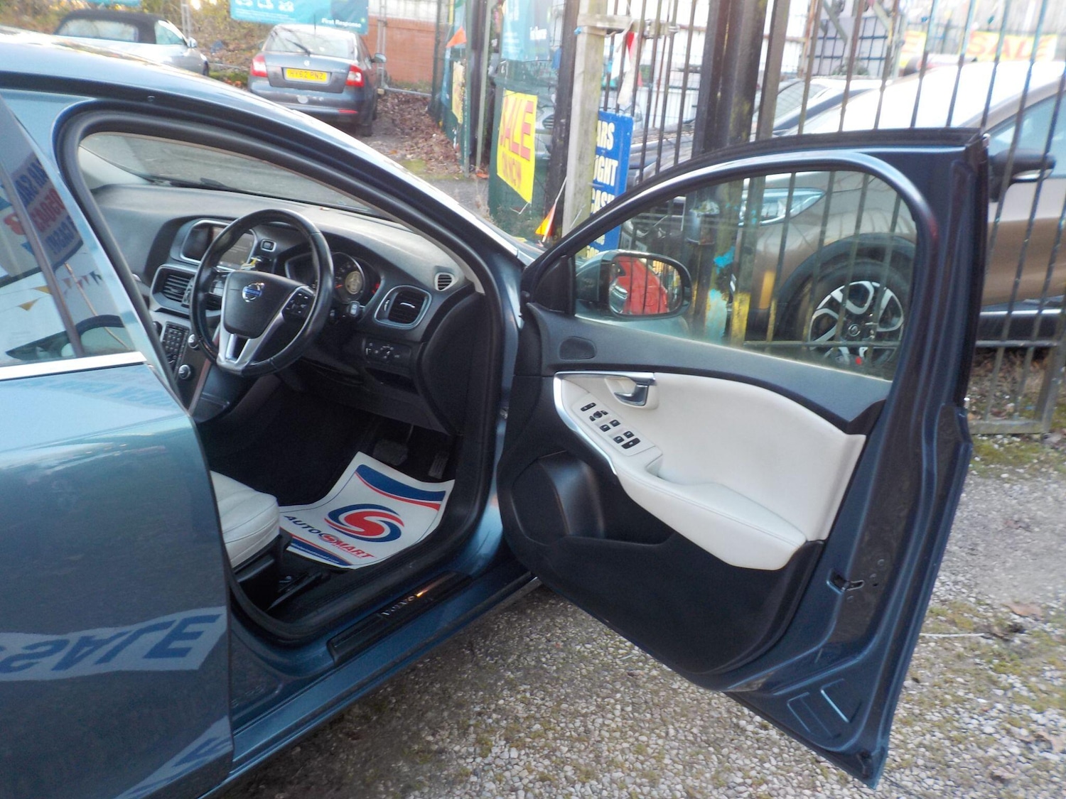 Used Volvo V40 for sale - 76700677: Photo 17