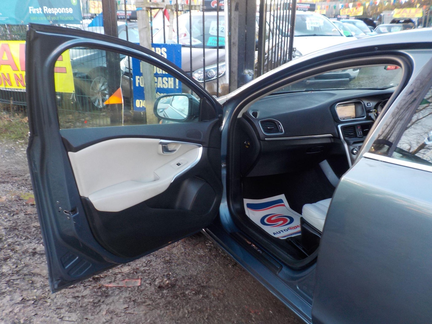 Used Volvo V40 for sale - 76700677: Photo 25