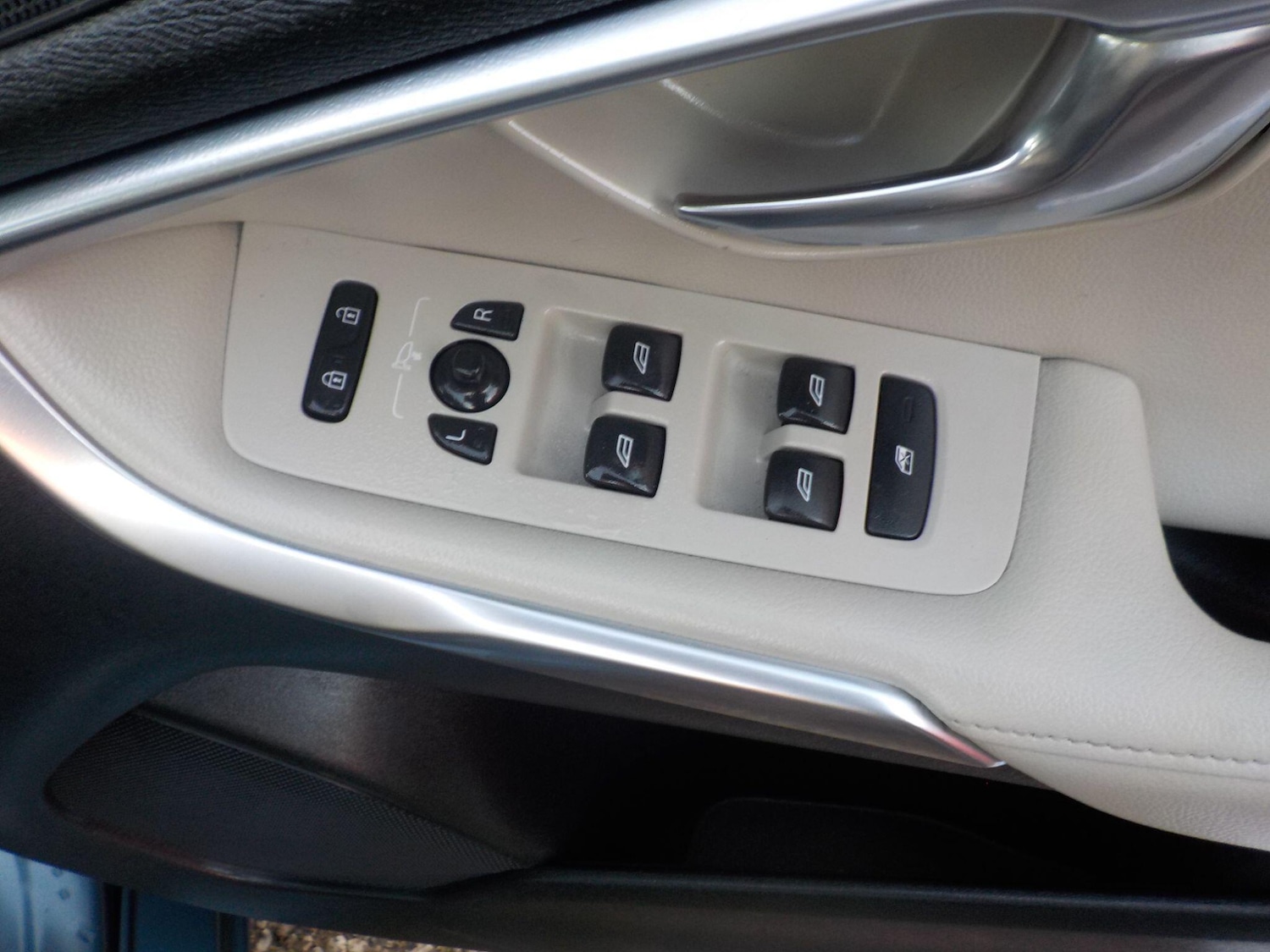 Used Volvo V40 for sale - 76700677: Photo 29