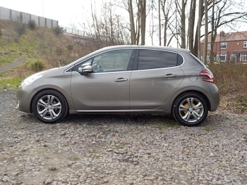 Used Peugeot 208 2014 for sale - 77769430: Photo