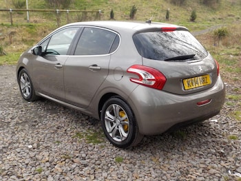 Used Peugeot 208 2014 for sale - 77769430: Photo