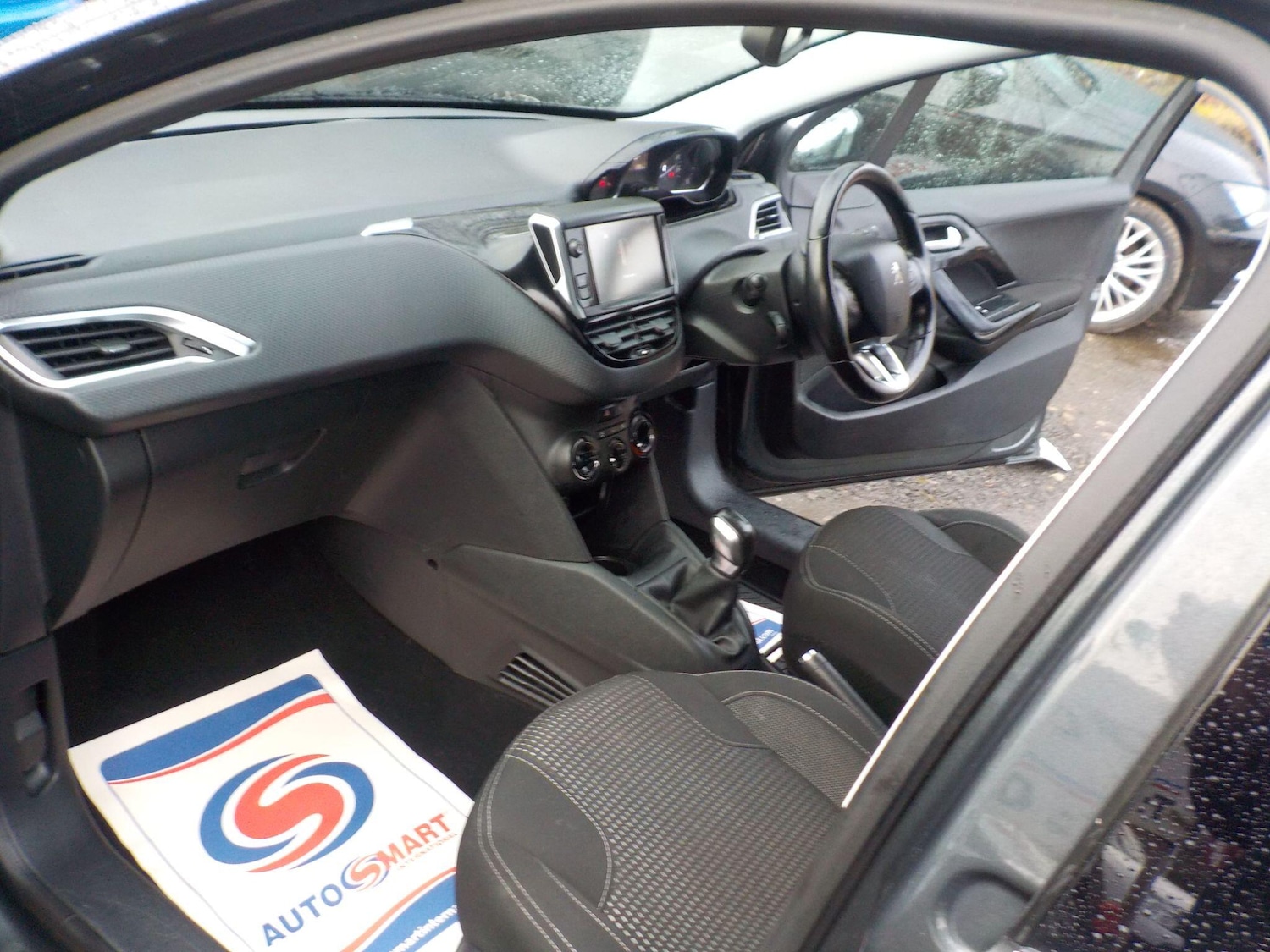 Used Peugeot 208 2015 for sale - 77400665: Photo 11