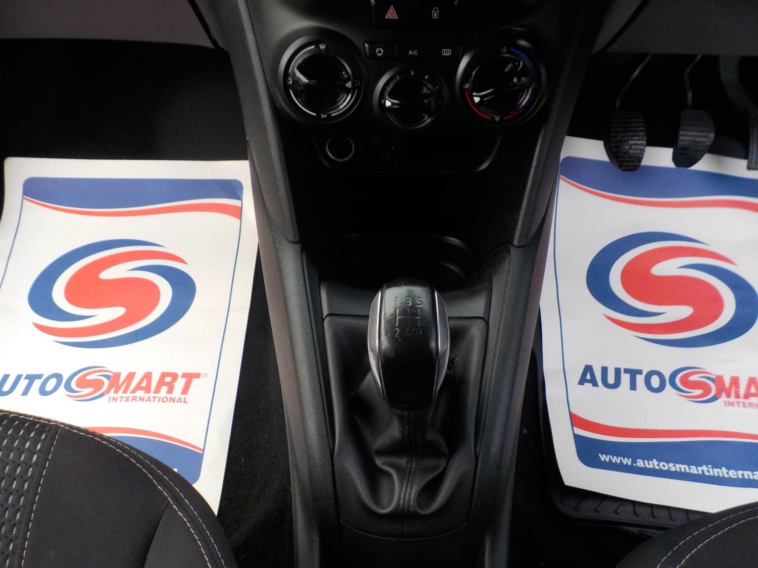 Used Peugeot 208 2015 for sale - 77400665: Photo 15