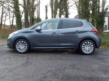 Used Peugeot 208 2015 for sale - 77400665: Photo