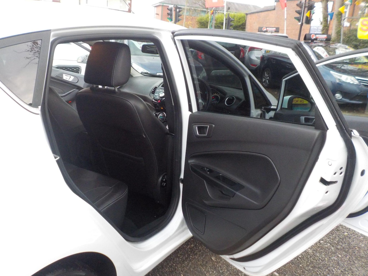 Used Ford Fiesta 2014 for sale - 76498919: Photo 21