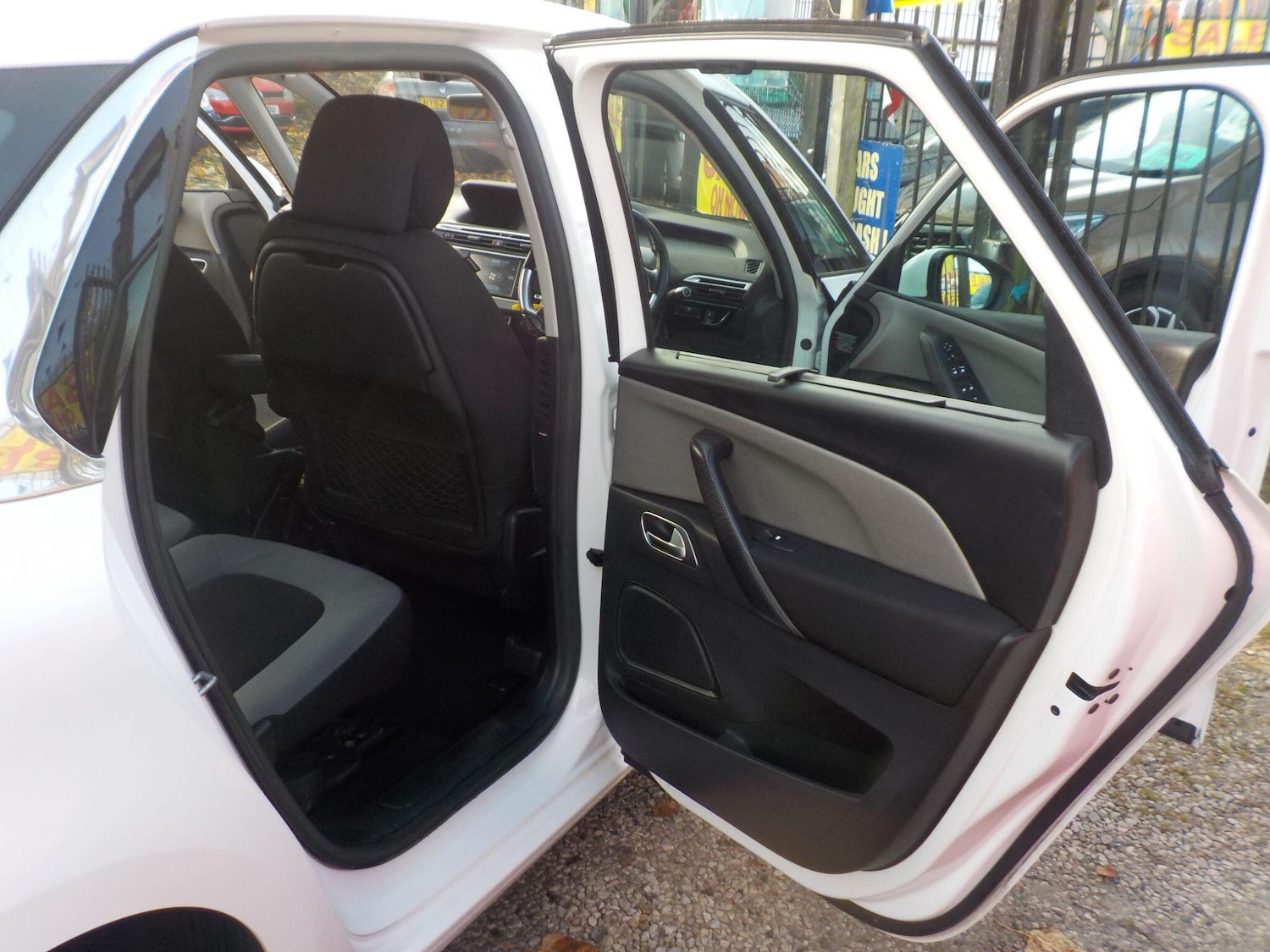 Used Citroen C4 Picasso 2014 for sale - 76498765: Photo 23