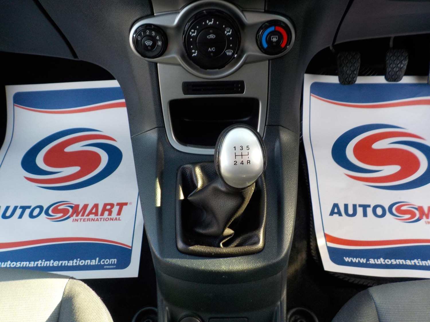 Used Ford Fiesta 2010 for sale - 77838865: Photo 15