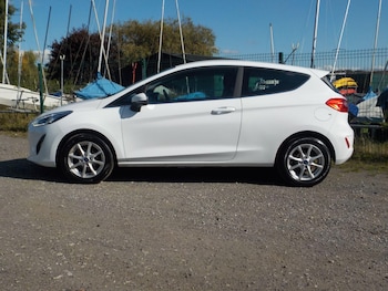 Used Ford Fiesta 2017 for sale - 76072209: Photo 2