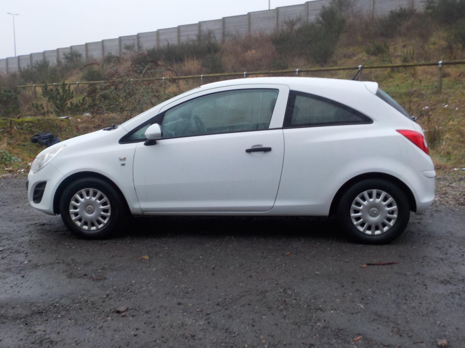 Used Vauxhall Corsa 2012 for sale - 77155897: Photo 2