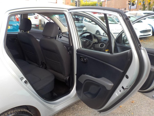 Used Hyundai i10 2009 for sale - 76073135: Photo 20