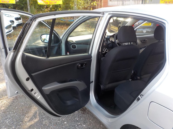 Used Hyundai i10 2009 for sale - 76073135: Photo 24