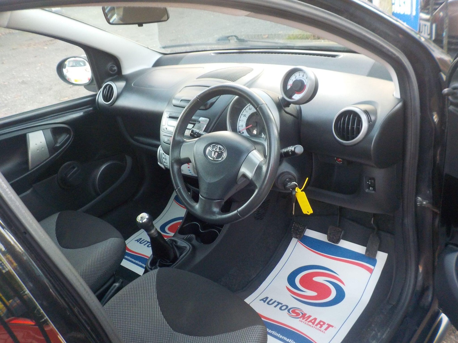 Used Toyota AYGO 2014 for sale - 76700685: Photo 10