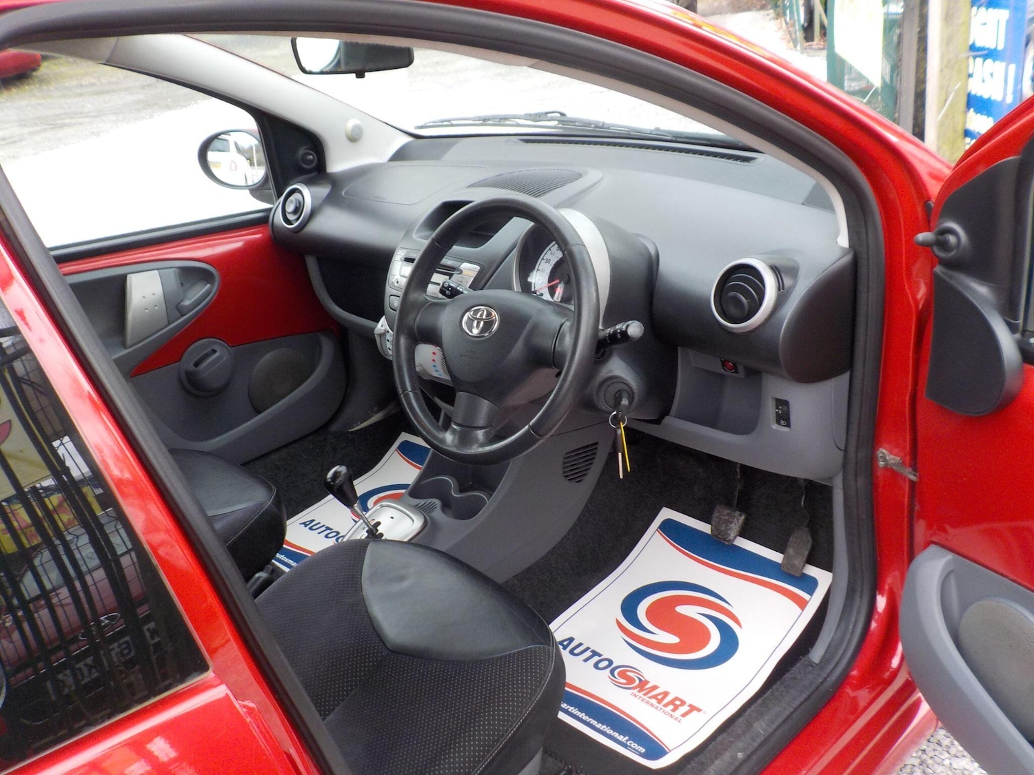 Used Toyota AYGO 2011 for sale - 78072938: Photo 10