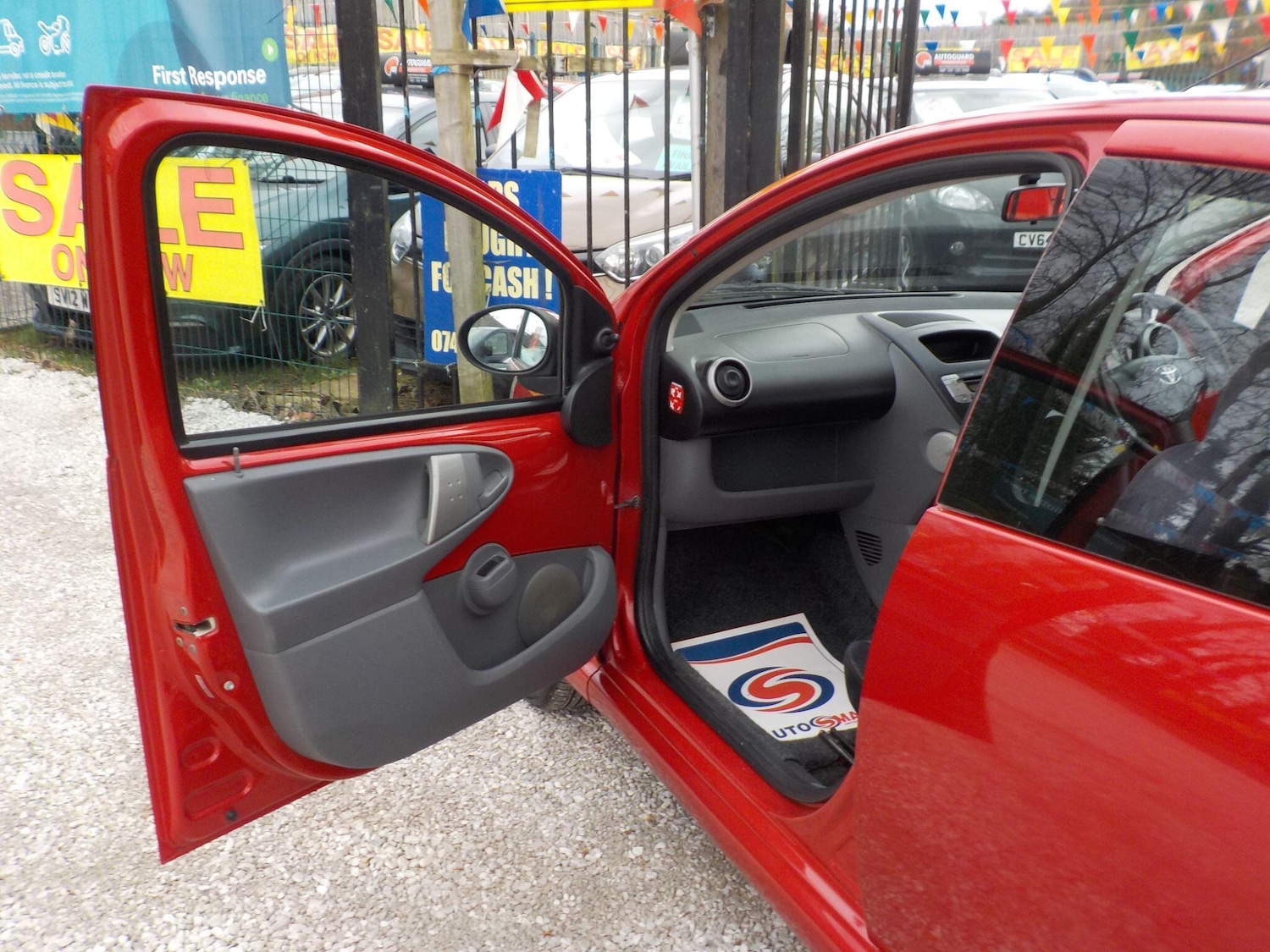 Used Toyota AYGO 2011 for sale - 78072938: Photo 27