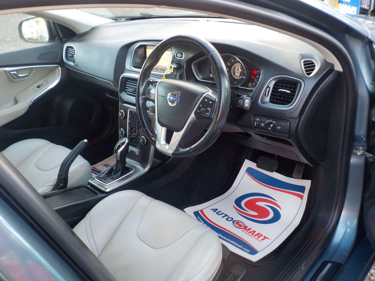 Used Volvo V40 2014 for sale - 76992317: Photo 10