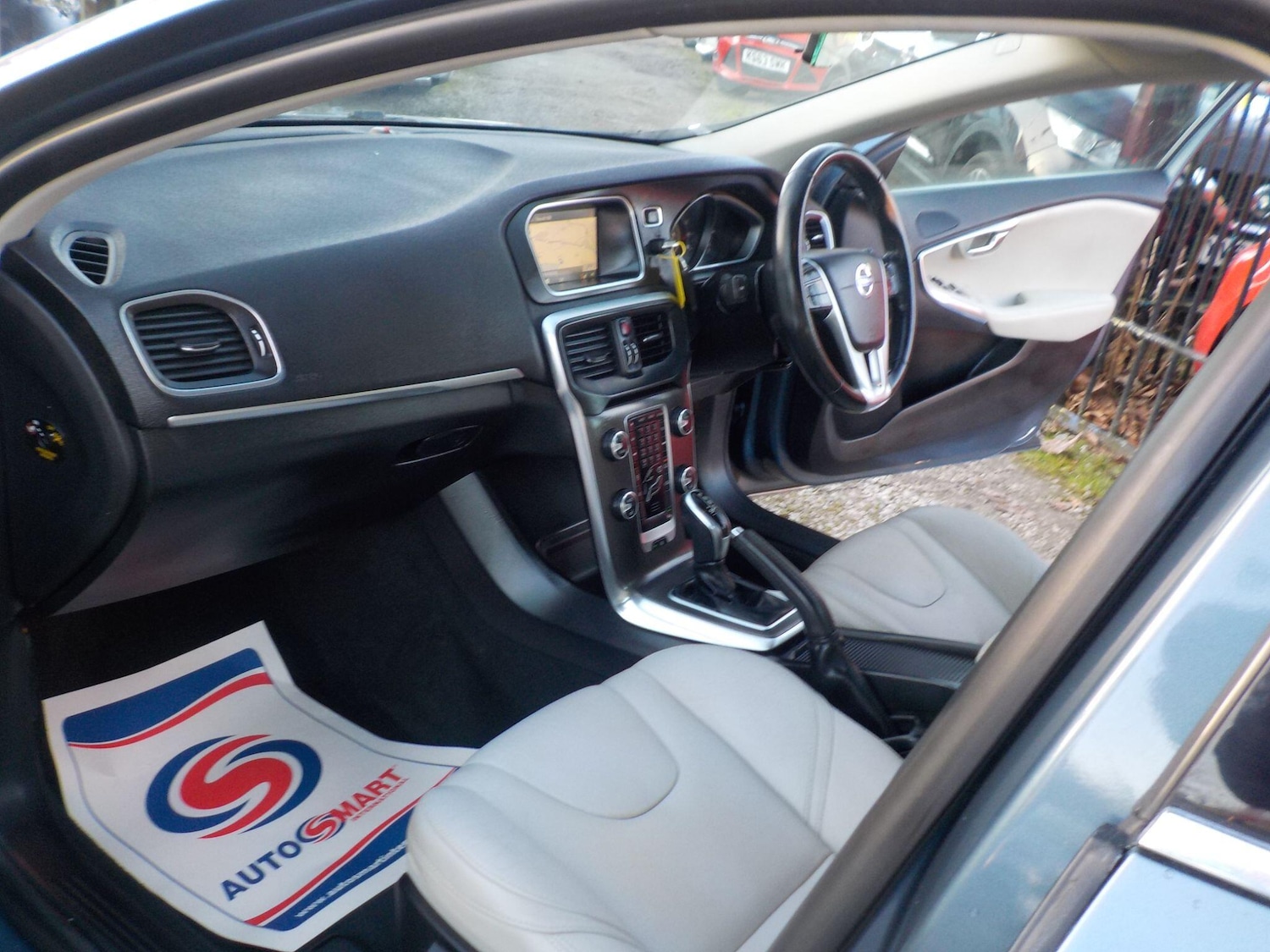 Used Volvo V40 2014 for sale - 76992317: Photo 11