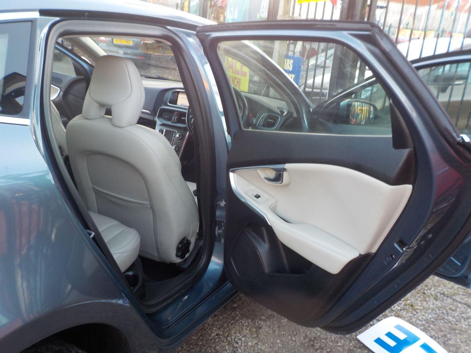 Used Volvo V40 2014 for sale - 76992317: Photo 19