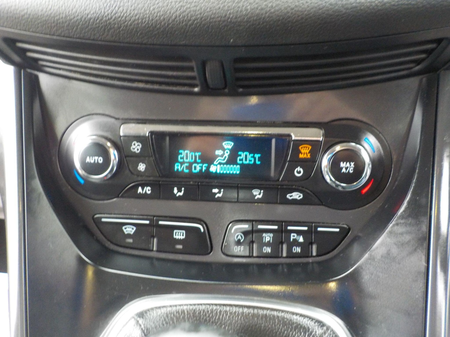 Used Ford Kuga 2015 for sale - 77977694: Photo 17