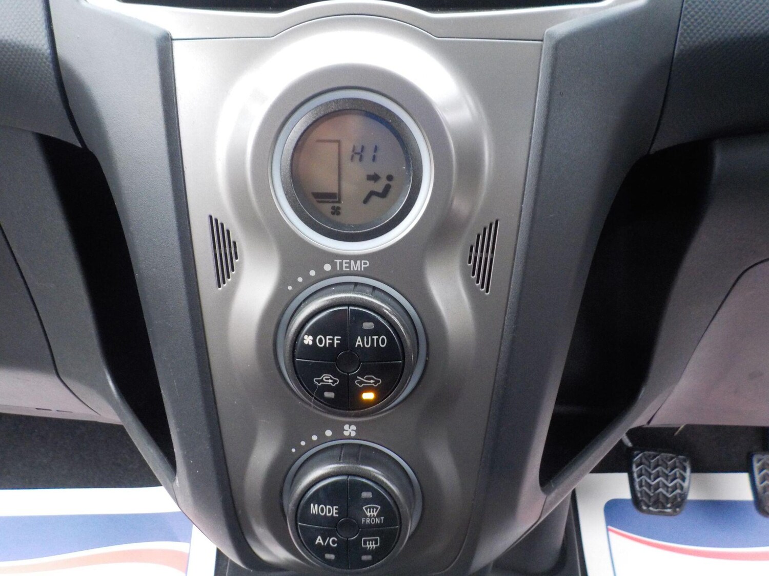 Used Toyota Yaris 2011 for sale - 77478980: Photo 17