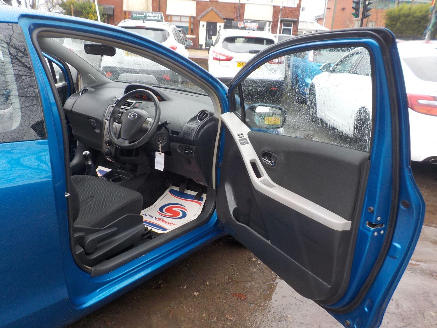 Used Toyota Yaris 2011 for sale - 77478980: Photo 19