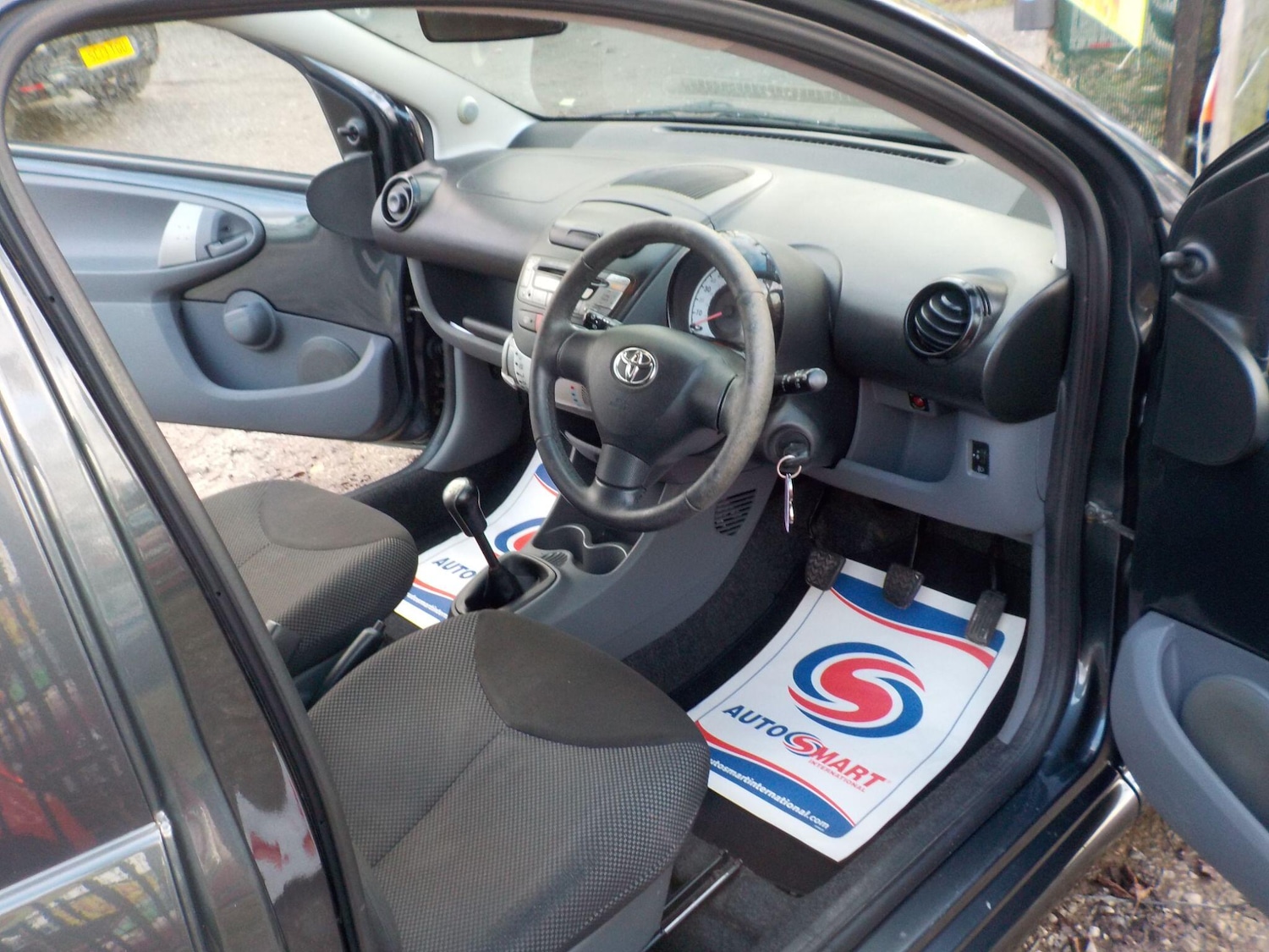 Used Toyota AYGO 2011 for sale - 77315402: Photo 10