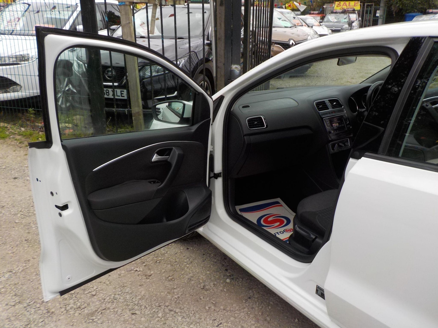 Used Volkswagen Polo 2015 for sale - 76988426: Photo 28