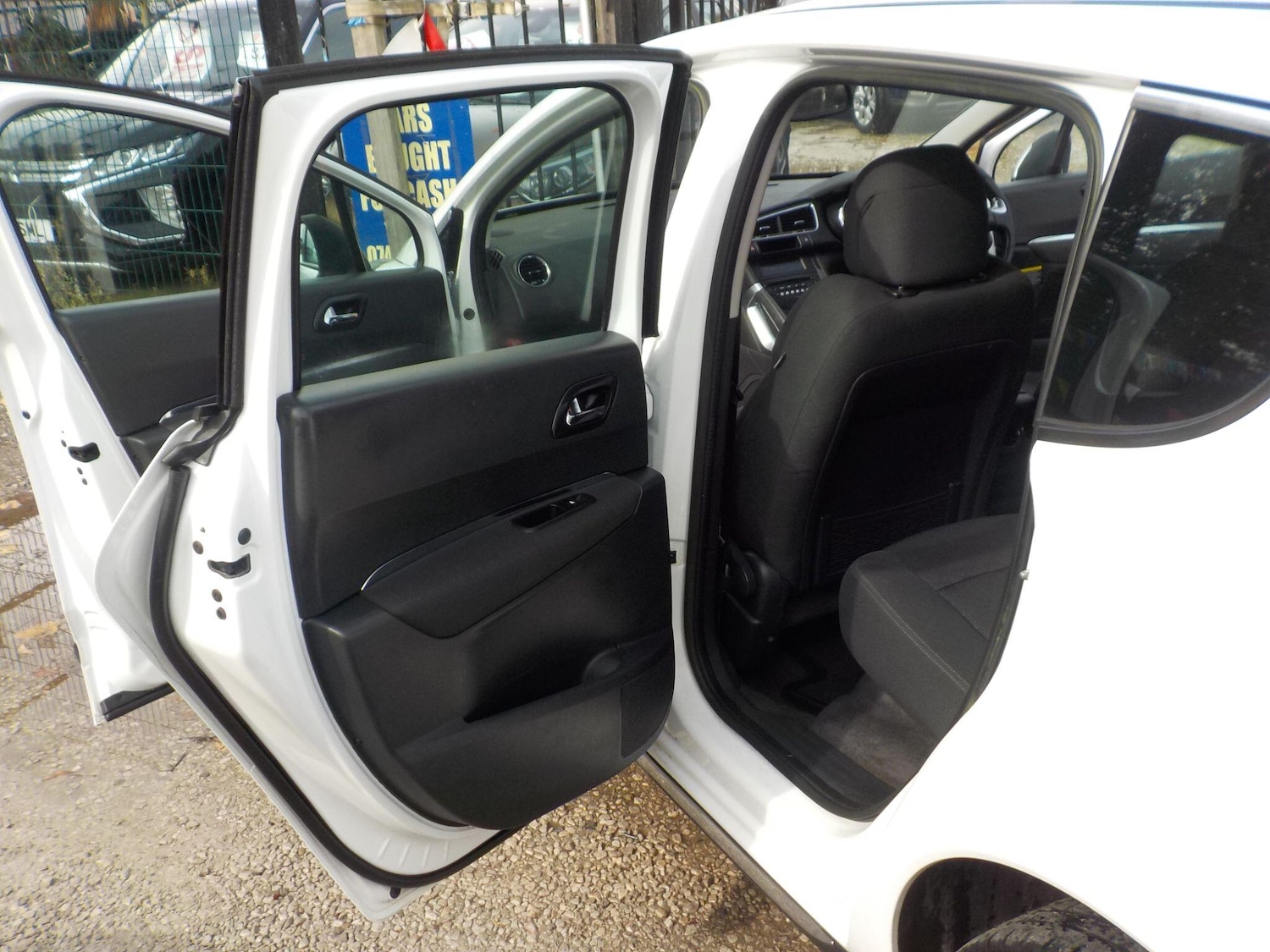 Used Peugeot 3008 2014 for sale - 76993639: Photo 25