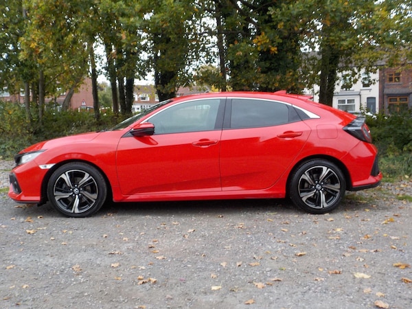 Used Honda Civic 2018 for sale - 76238948: Photo 2