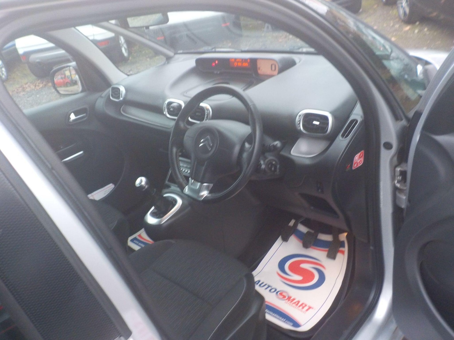 Used Citroen C3 Picasso 2010 for sale - 77040979: Photo 10