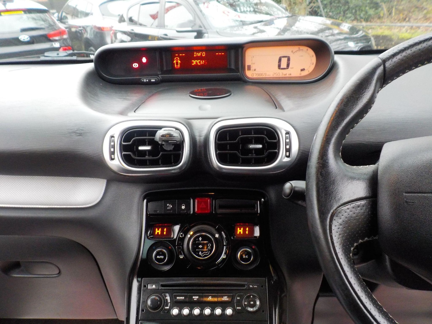 Used Citroen C3 Picasso 2010 for sale - 77040979: Photo 12