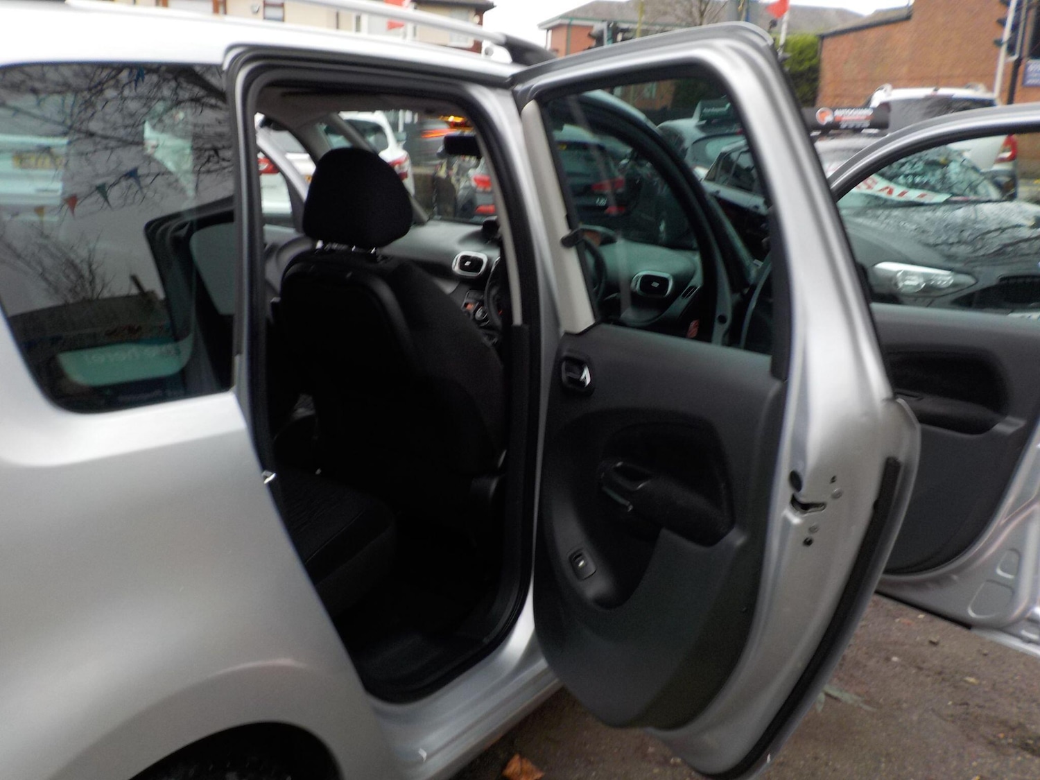 Used Citroen C3 Picasso 2010 for sale - 77040979: Photo 19