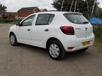 Used Dacia Sandero 2017 for sale - 75677470: Photo