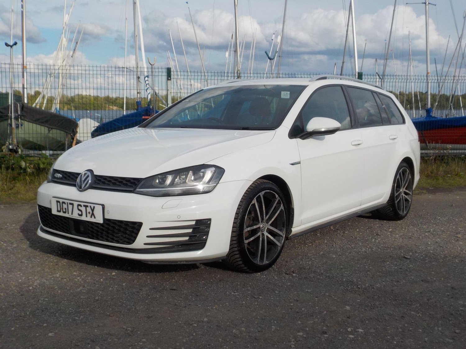 Used Volkswagen Golf 2017 for sale - 76024742: Photo 1