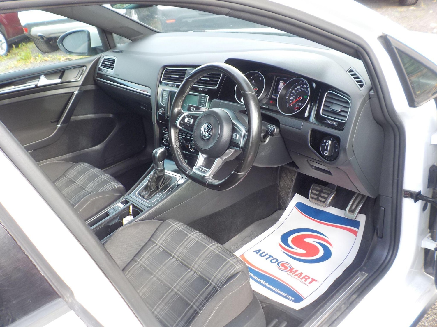 Used Volkswagen Golf 2017 for sale - 76024742: Photo 10