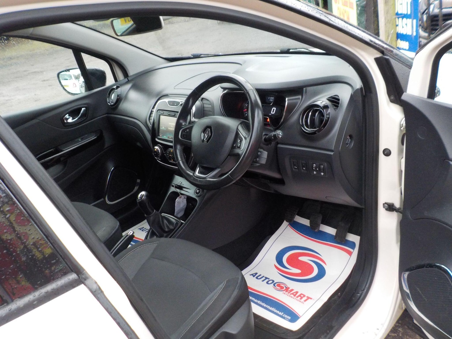 Used Renault Captur for sale - 77456347: Photo 10